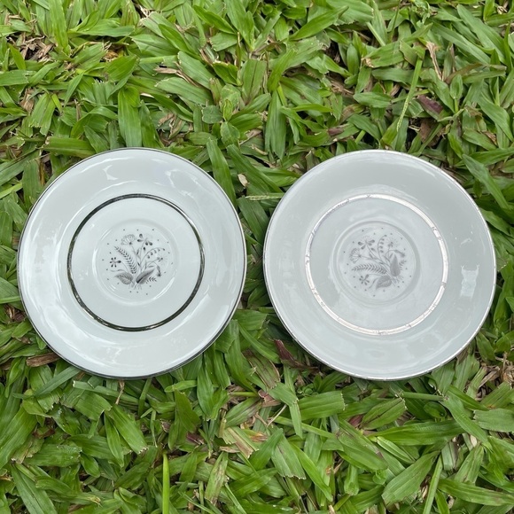 Vintage Carlton Fine China Saucers Set of 2 - Picture 4 of 10